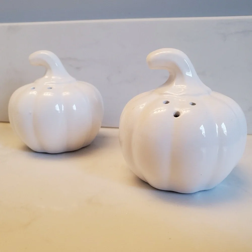 Talking Tables White Ceramic Pumpkin Salt and Pepper Shakers Decor Brand New